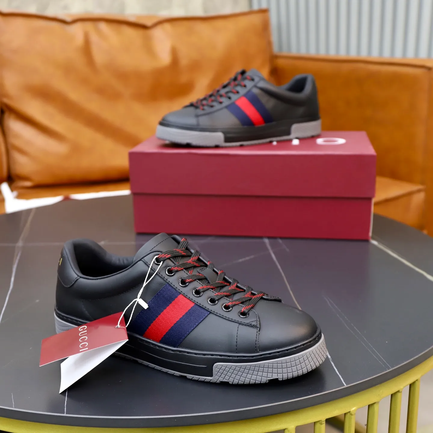 Ex-factory price: 600💰🙅‍♂️🙅‍♂️🙅‍♂️ Brand: Gucci GUCCi Standard code: Men's size 38/44 (45, 46 can be customized) Grade: Same as the official website Material: Original cowhide surface Comfortable hybrid thickened sheepskin lining Original wear-resistant soft outsole Style category: Casual sports version White shoes Dad shoes Young fashion European and American trends British style Color: actual picture color